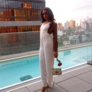 Send a message with very little words 💃🏾